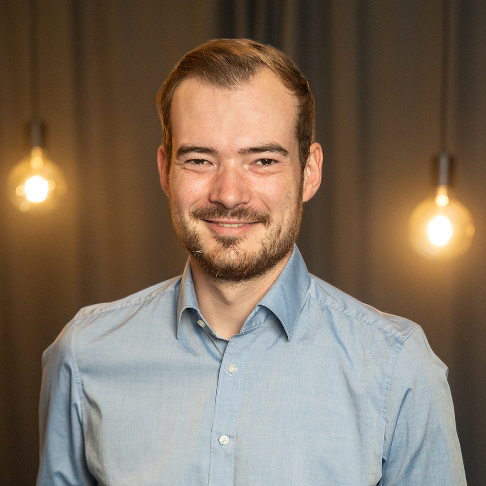 Porträt von Stefan, Performance Marketer in Hannover bei der B2B Digitalagentur digit.ly in Hannover.