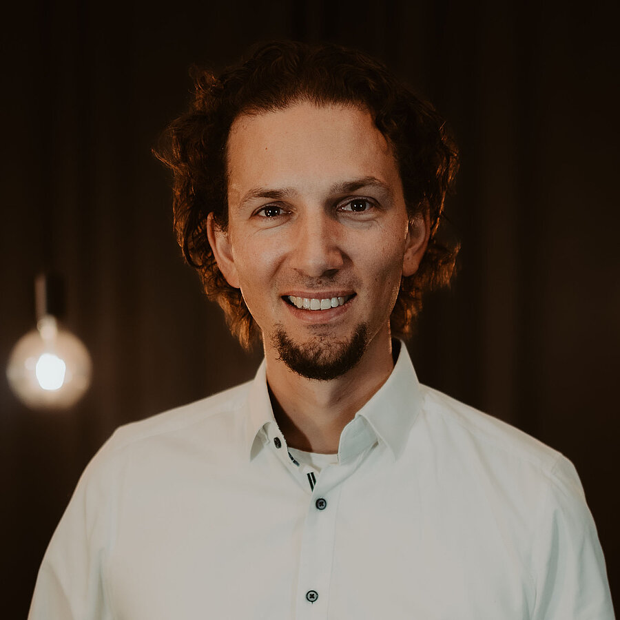 Porträt von Sebastian, Geschäftsführer bei der B2B Digitalagentur digit.ly in Hannover.