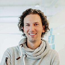 Kontaktbild von Bastian Tammen, Geschäftsführung bei der B2B Digitalagentur digit.ly in Hannover.