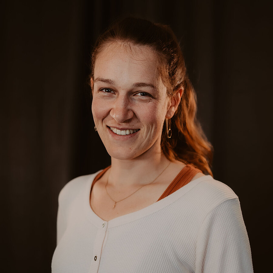 Porträt von Swantje, Content Marketing Managerin und Head of Operations bei der B2B Digitalagentur digit.ly in Hannover.