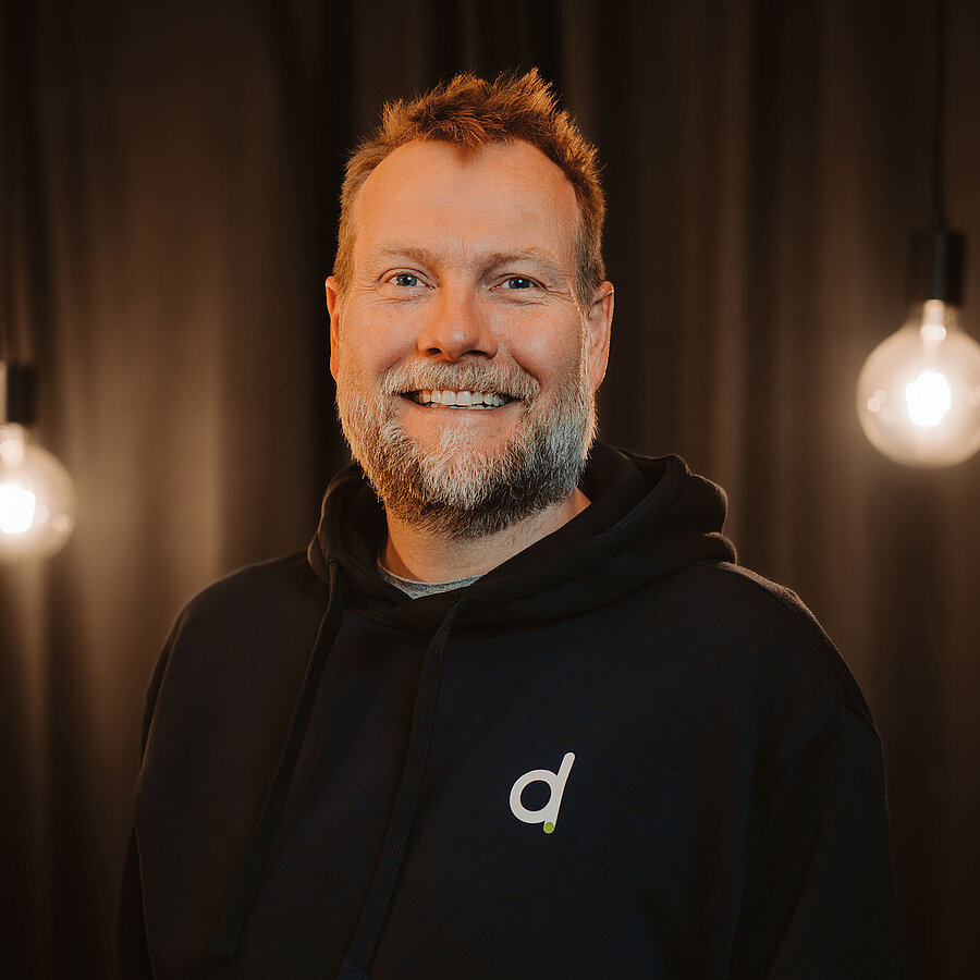 Porträt von Christian, Projektmanager bei der B2B Digitalagentur digit.ly in Hannover.