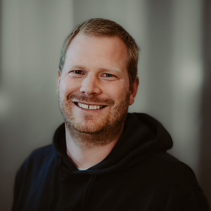 Porträt von Roland, Projektmanager bei der B2B Digitalagentur digit.ly in Hannover.