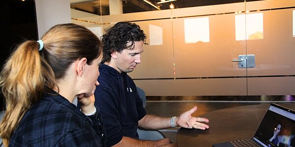 Diskussion zwischen Swantje und Bastian | digit.ly gmbh